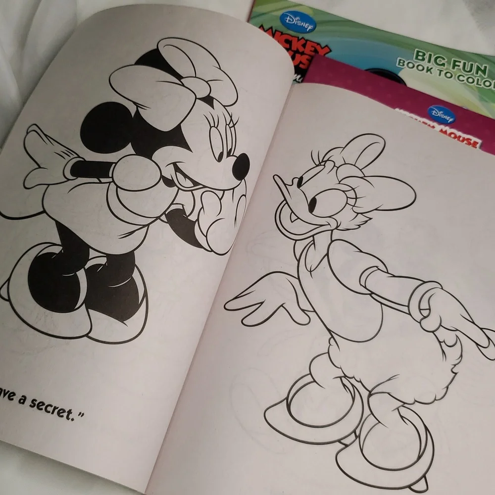 Mickey Mouse Coloring and‎ Activity Book Set